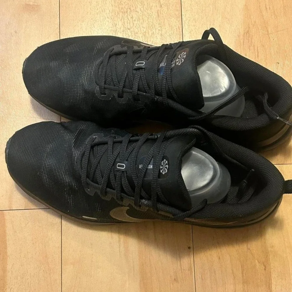 Men's black Nike down shifter tennis shoes‎ EUC men's 10.5 EUC